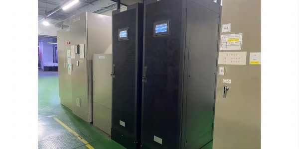 Dos juegos de sistemas UPS modulares de 300 KW se instalaron y pusieron en marcha con éxito en Seúl, Corea del Sur